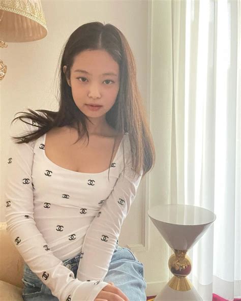 jennie chanel t shirt